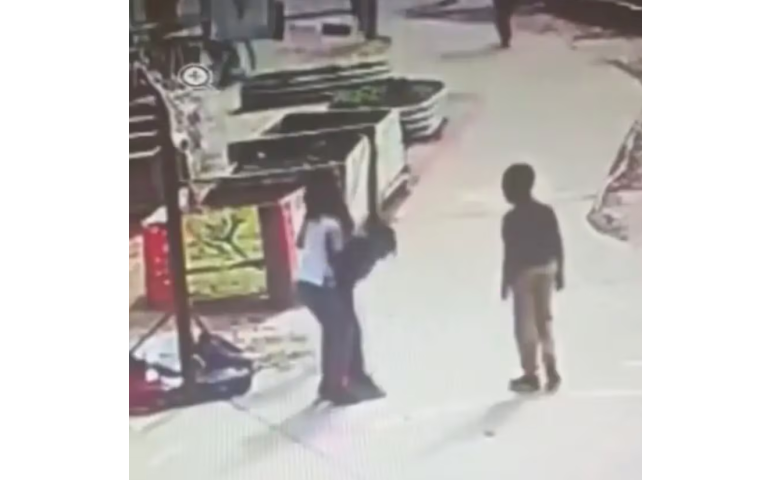 АНУ: Есөн настай хүүхэд “YouTube”-ээс үзэж сурсан аргаараа найзынхаа амийг аврав